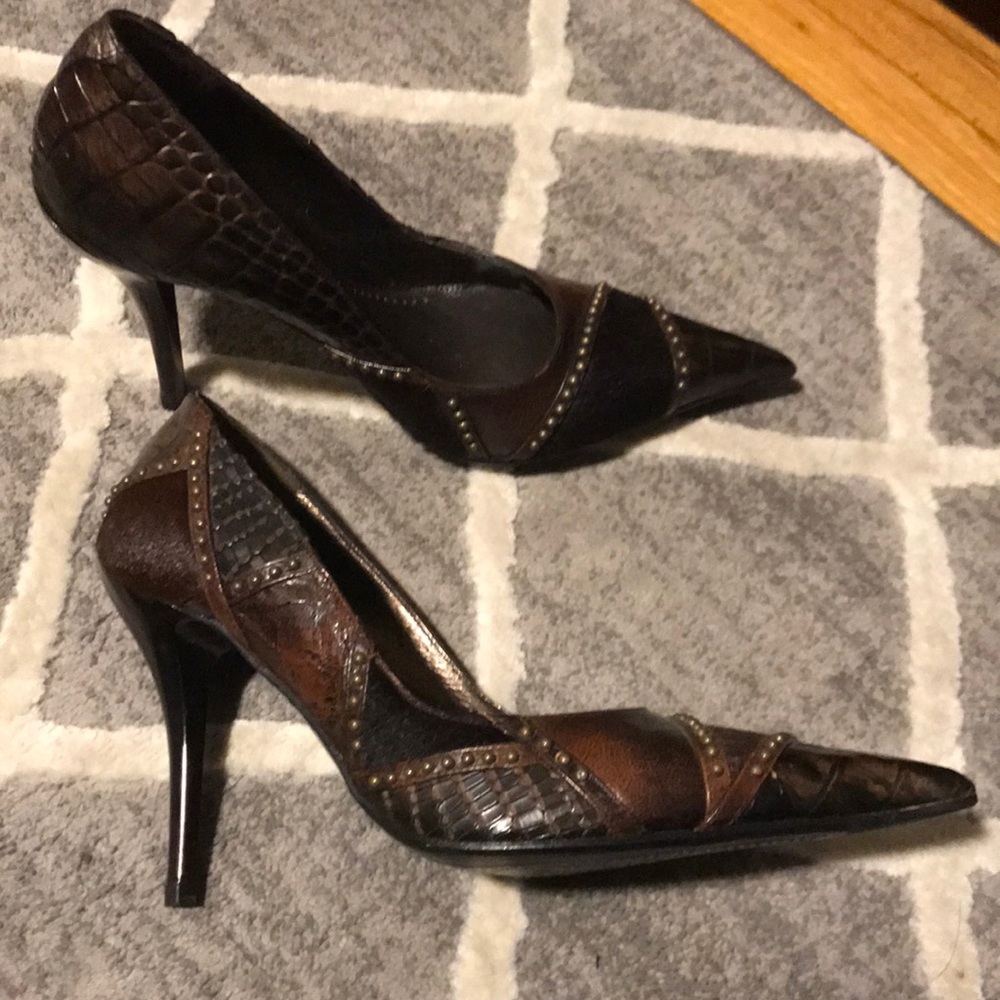 Shoes - Picture 5 of 9